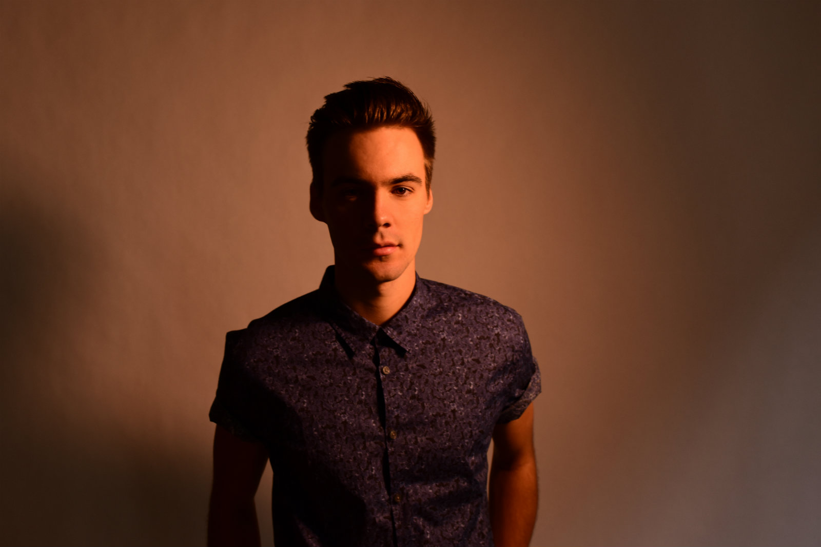 Premiere: Chris Wills surmises ‘This Place Ain’t for Me’