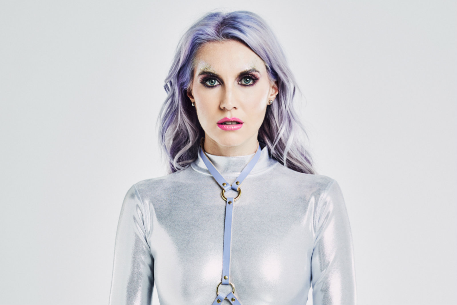 Boombox Blitz: Michaela May vibes hard on ‘Rogue’