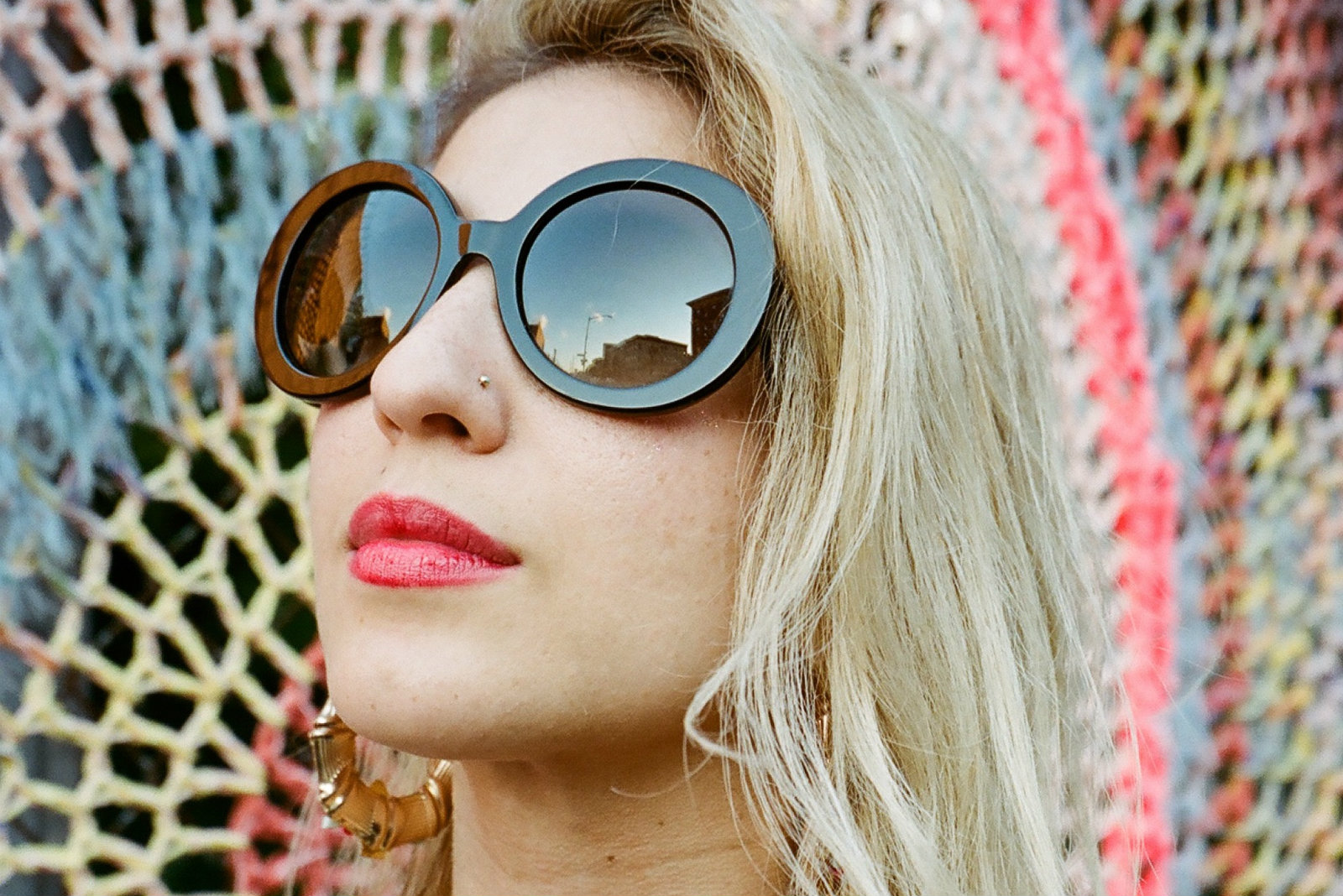 Premiere: Kissy haunted by wintry ‘Electric Dreams’