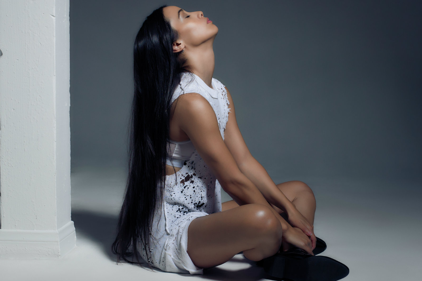 The Singles Bar: Leilani Wolfgramm walks on a ‘Live Wire’