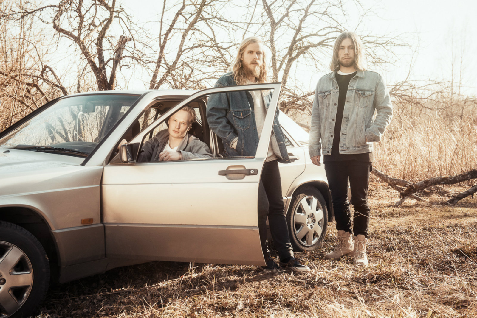 Premiere: Lake Jons dart to another dimension on ‘Lake Family’