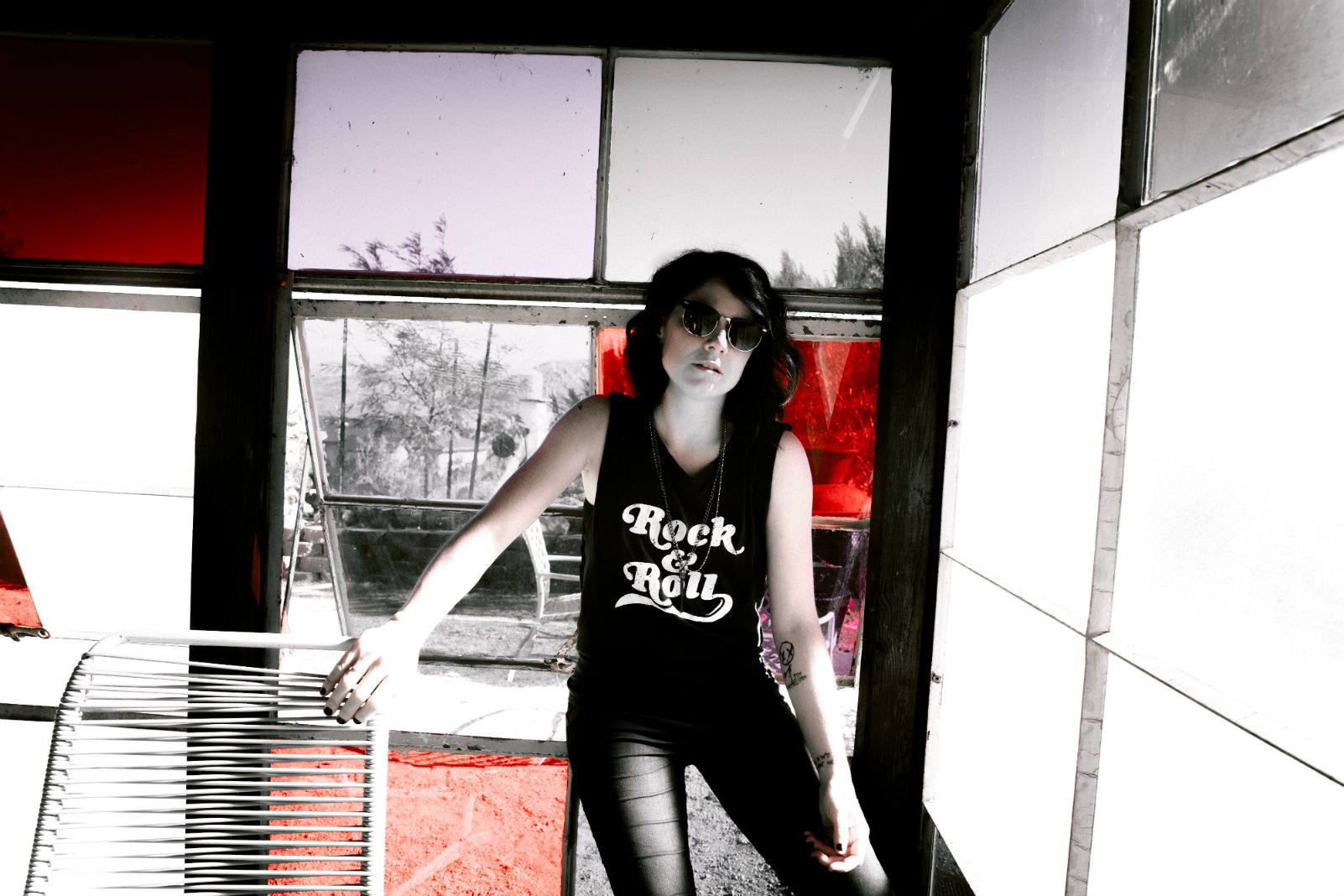 Review: Sonia Leigh wrestles the Devil & heartache on ‘Mad Hatter’