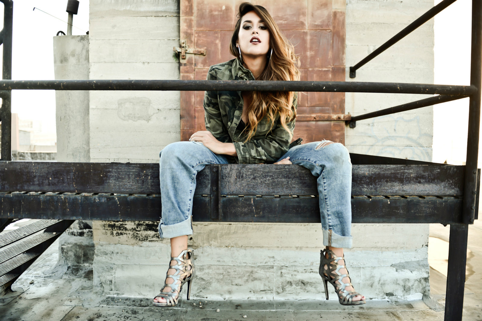 The Singles Bar: JoLivi scratches out ‘Vinyl’