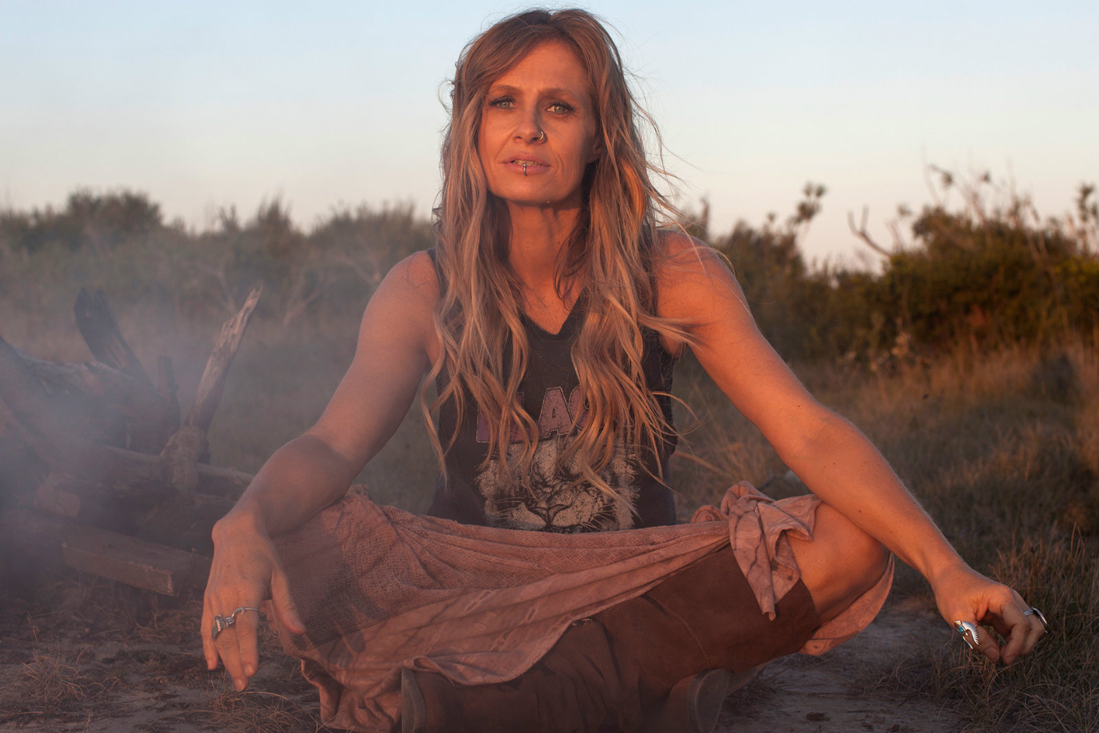 Review: Kasey Chambers offers sly, fearful fire-side tales with ‘Campfire’