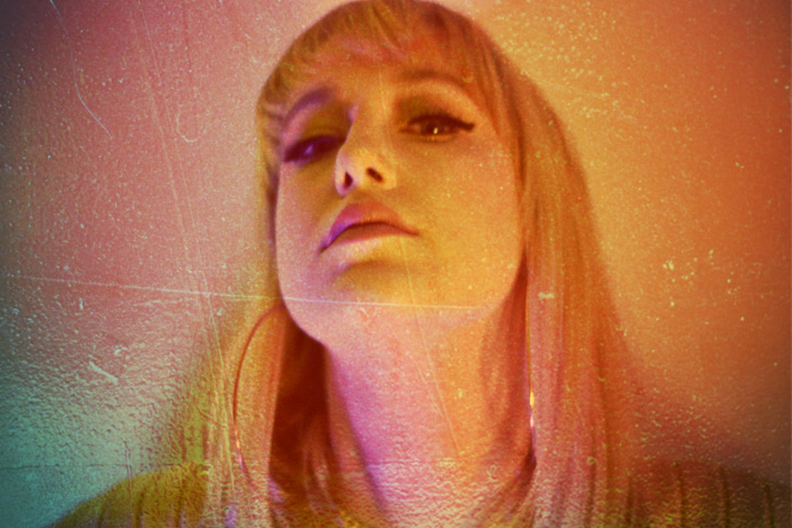 The Singles Bar: MAWD medicates in a ‘Dark Room’