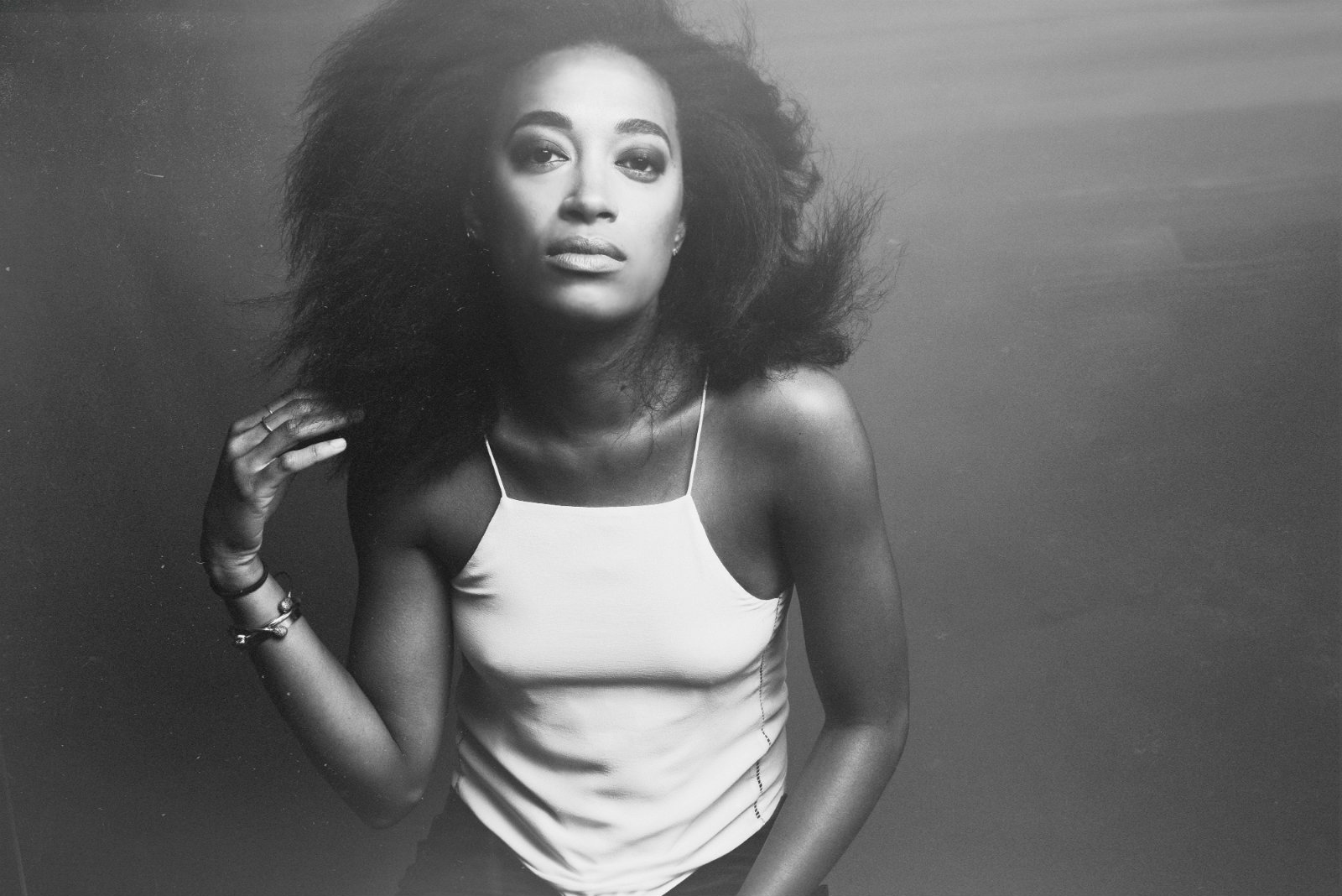 Interview: Amanda Brown takes her pill & gets a thrill on debut album, ‘Dirty Water’