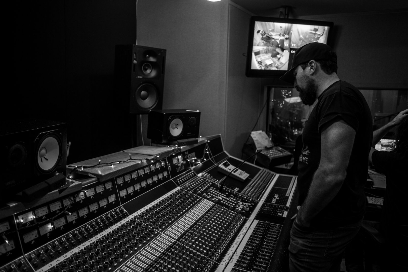 Freshly Squeezed, Vol. 73: Erik Dylan, Neo Noir, Heather LaRose & more