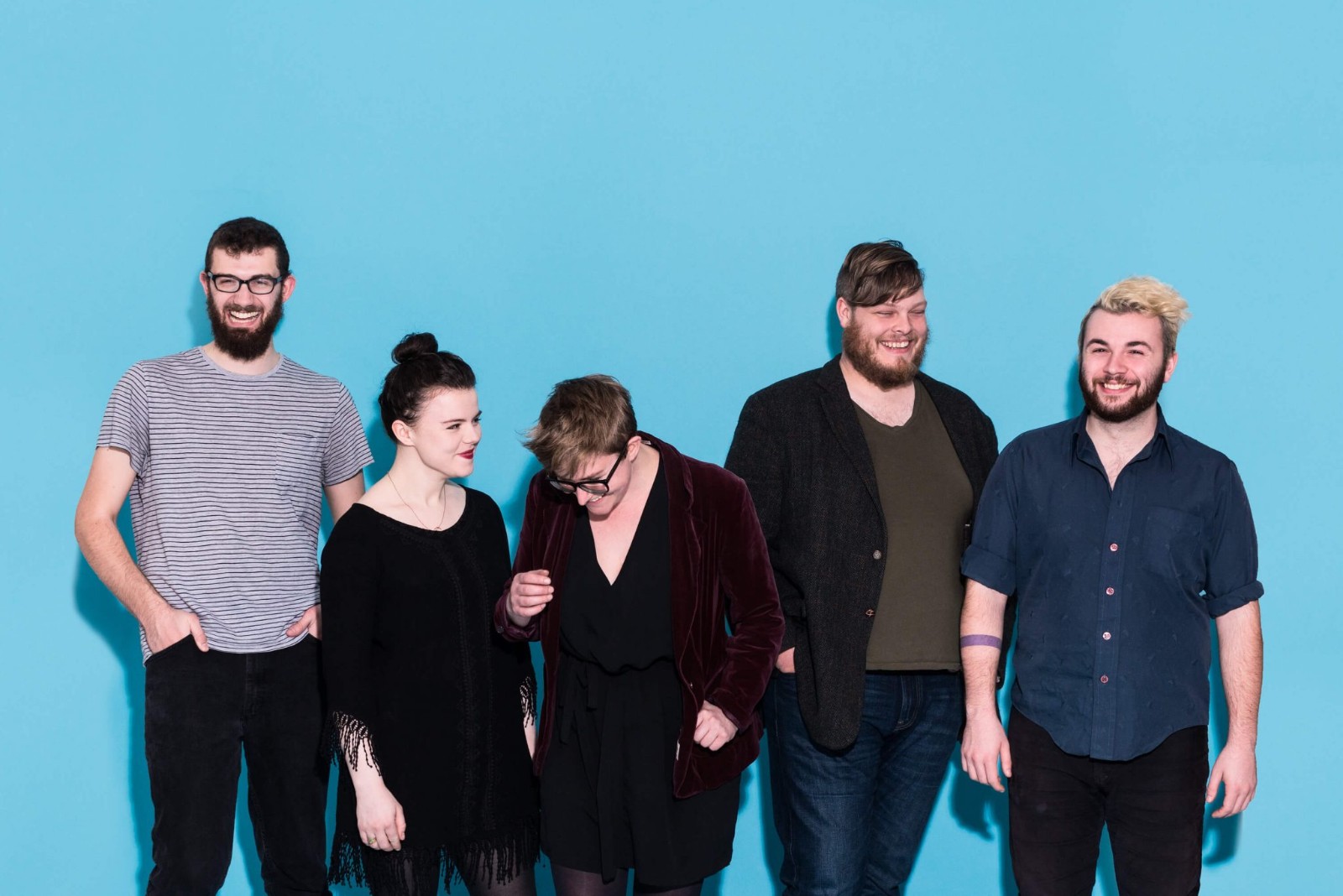 Boombox Blitz: Aerialists fly through the air with ‘Group Manoeuvre II’