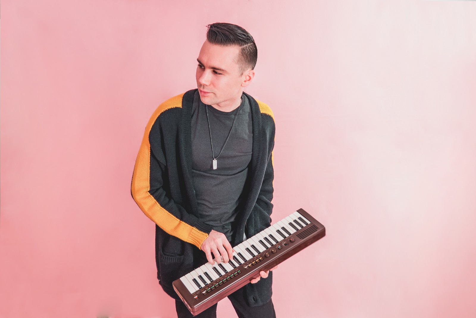 Premiere: Vezza grapples with bittersweet first love on ‘You are My Heroin’