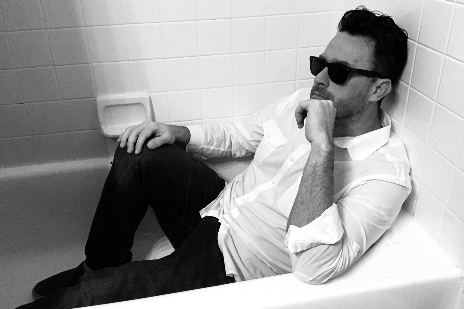 Premiere: Ryan Thompson & the Delicate Hounds finally cut the cords on ‘Stop’