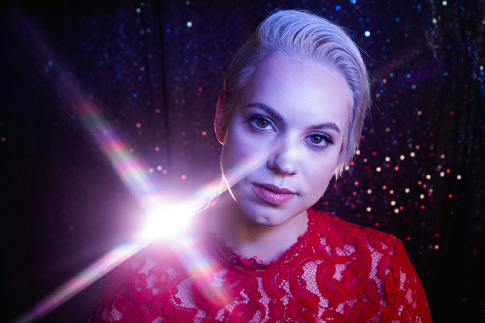 Premiere: X. ARI splits her mental threads with new EP, ‘Uni-Fi’