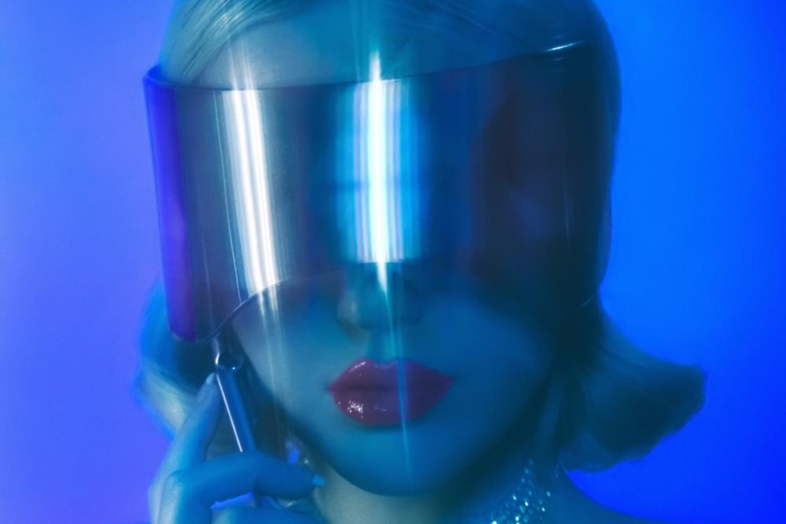 Taste Test:  chloe mk drowns in the technological disconnect in ‘David Bowie’ video