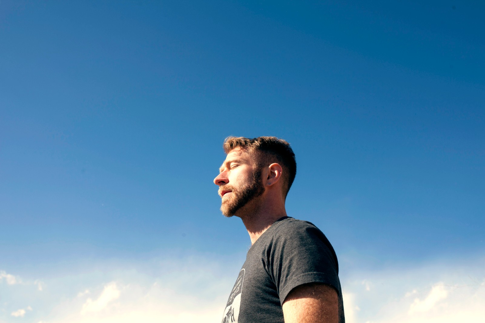 Premiere: Bobby Hawk shakes loose the heartache on new song, ‘Long Gone’