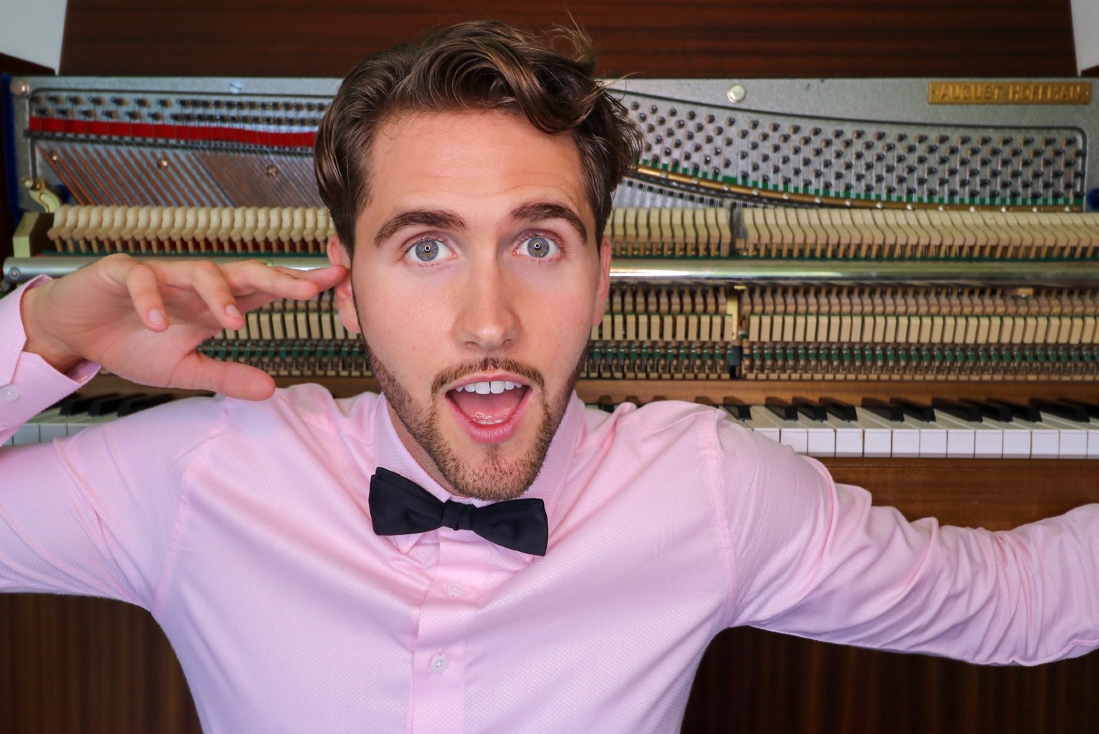 Taste Test: Oskar Kappland & Kimia knit a stunning ‘Small World’