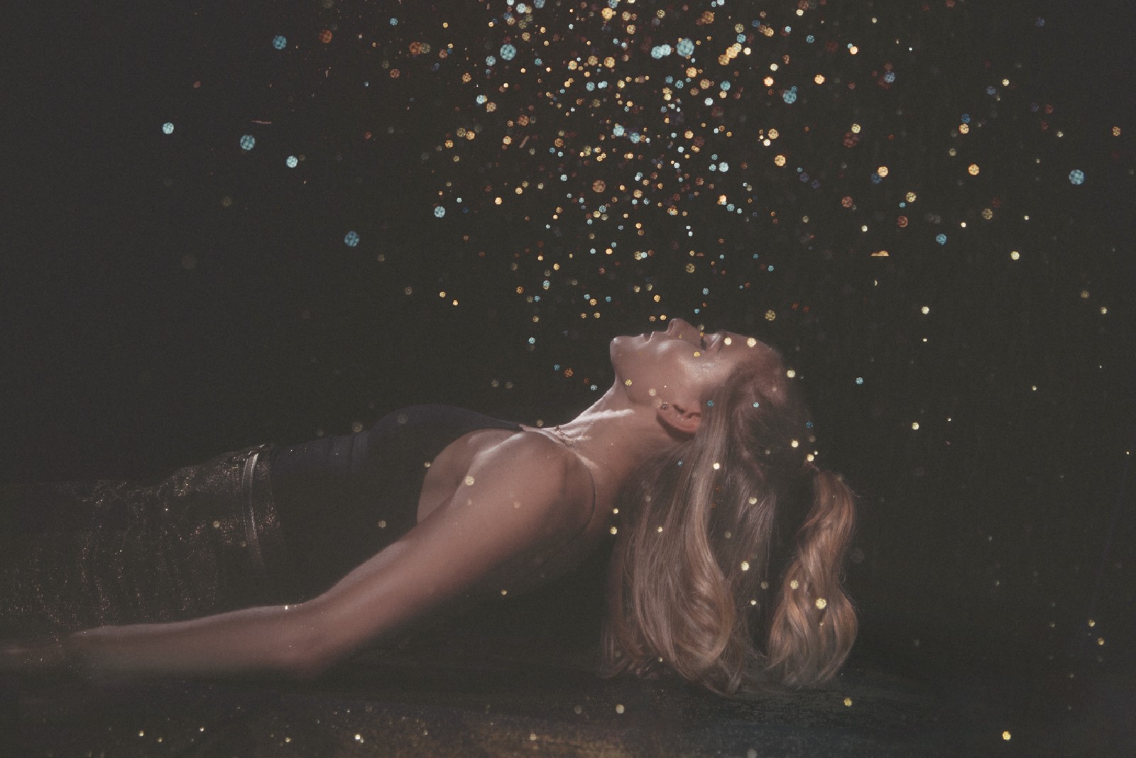 Review: Willow Stephens unearths thematic treasures on debut album, ‘All That Glitters’