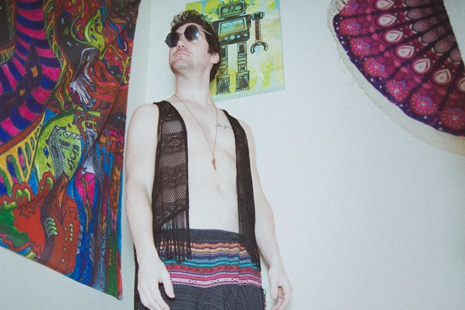 Taste Test: Roet juggles appearances & mental anguish with new song, ‘If I Look Fine’