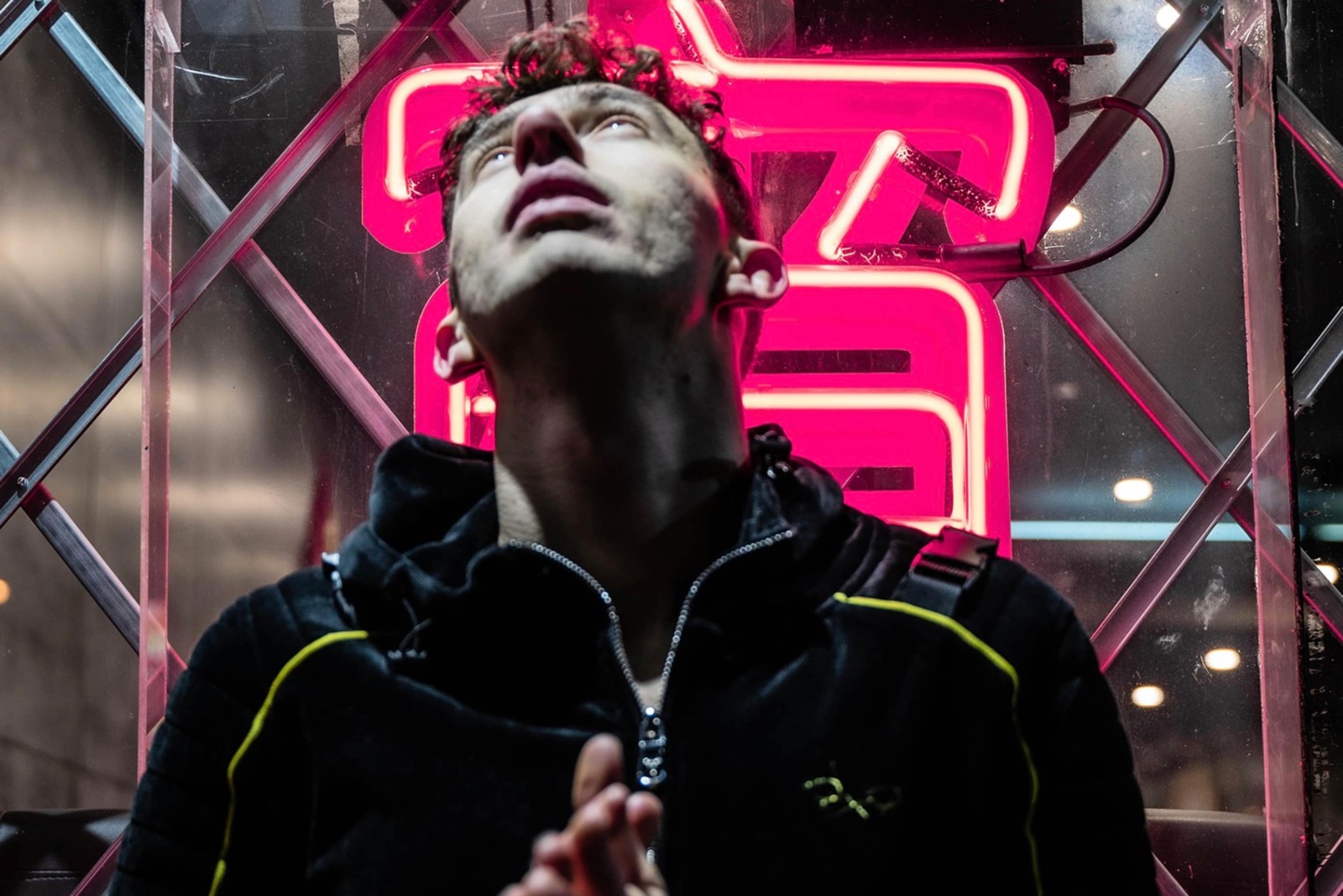 The Singles Bar: Peter Drucker drags social media obsession through ‘Concrete’