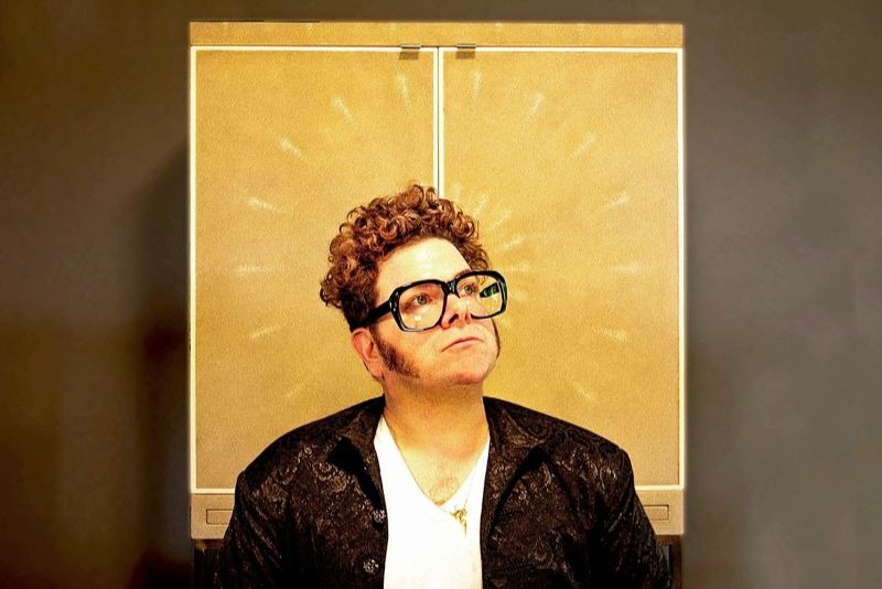 Premiere: Greg Hoy collects digital obsession and desperation in ‘Messed Up World’