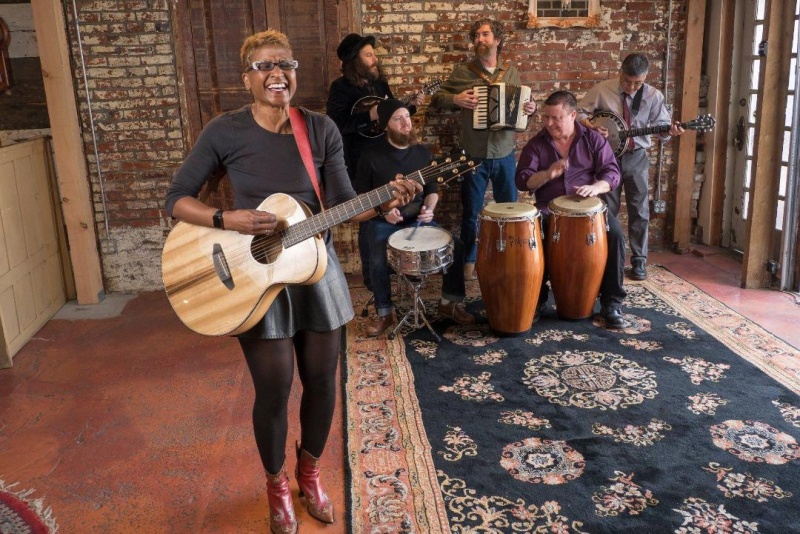 Premiere: Paula Boggs Band captures troubling times with live ‘America 2020’ performance
