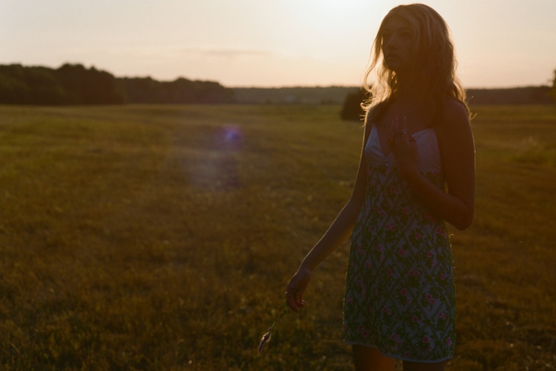 Review: Ava Valianti blossoms on debut EP, ‘Petunias’